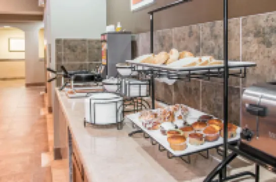 Country Inn & Suites by Radisson, Battle Creek, MI