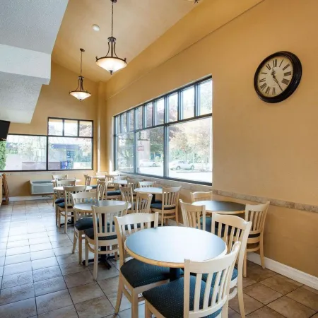 MorningGlory Inn & Suites