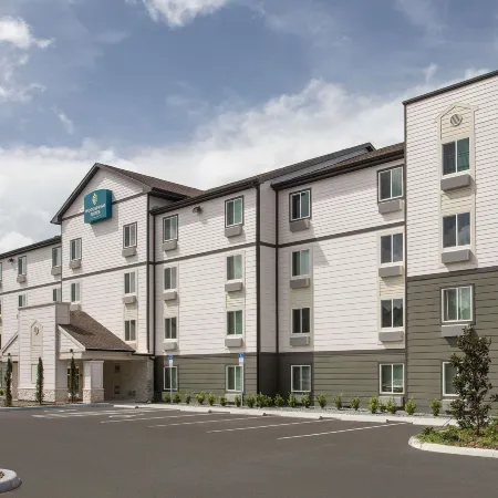 WoodSpring Suites Daytona Beach Int'l Speedway Отели рядом с достопримечательностью «Аттракцион Daytona 500 Experience»