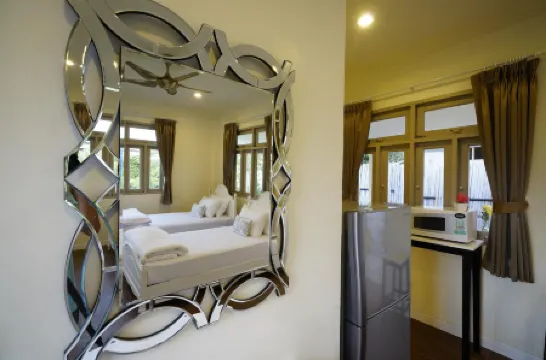 Perennial Resort Отели рядом с достопримечательностью «Май Кхао»