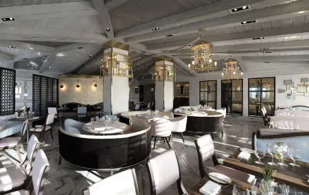 The London West Hollywood at Beverly Hills Отели рядом с достопримечательностью «West Hollywood Chamber of Commerce»