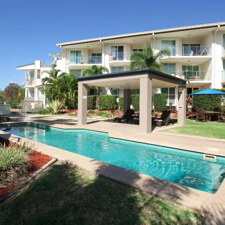 Caloundra Central Apartment Hotel Official Отели рядом с достопримечательностью «Голден-Бич»