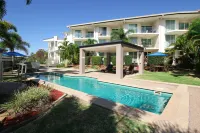 Caloundra Central Apartment Hotel Official - Pools