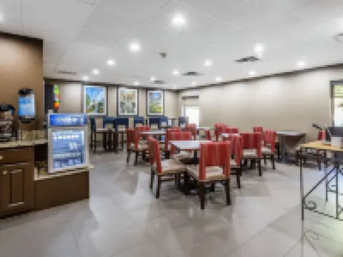 コンフォート イン & スイーツ ダルトン ウェスト ドールトンのホテル