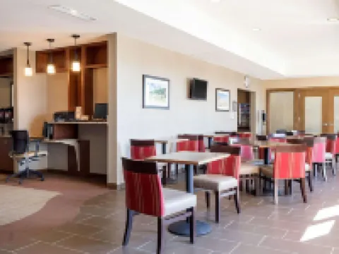 Comfort Inn & Suites Watford City Hotels in McKenzie County