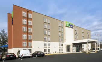 Holiday Inn Express & Suites College Park-University Area