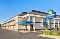 Days Inn & Suites by Wyndham Fort Bragg/Cross Creek Mall Hôtels à : 