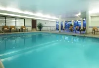 Courtyard Roseville Отели в г. Розвилл