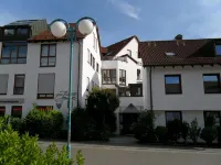 Hotel Gasthof Traube Hotels in Вайнштадт