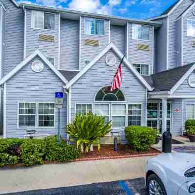 Microtel Inn & Suites by Wyndham Palm Coast I-95 Hotel Exterior