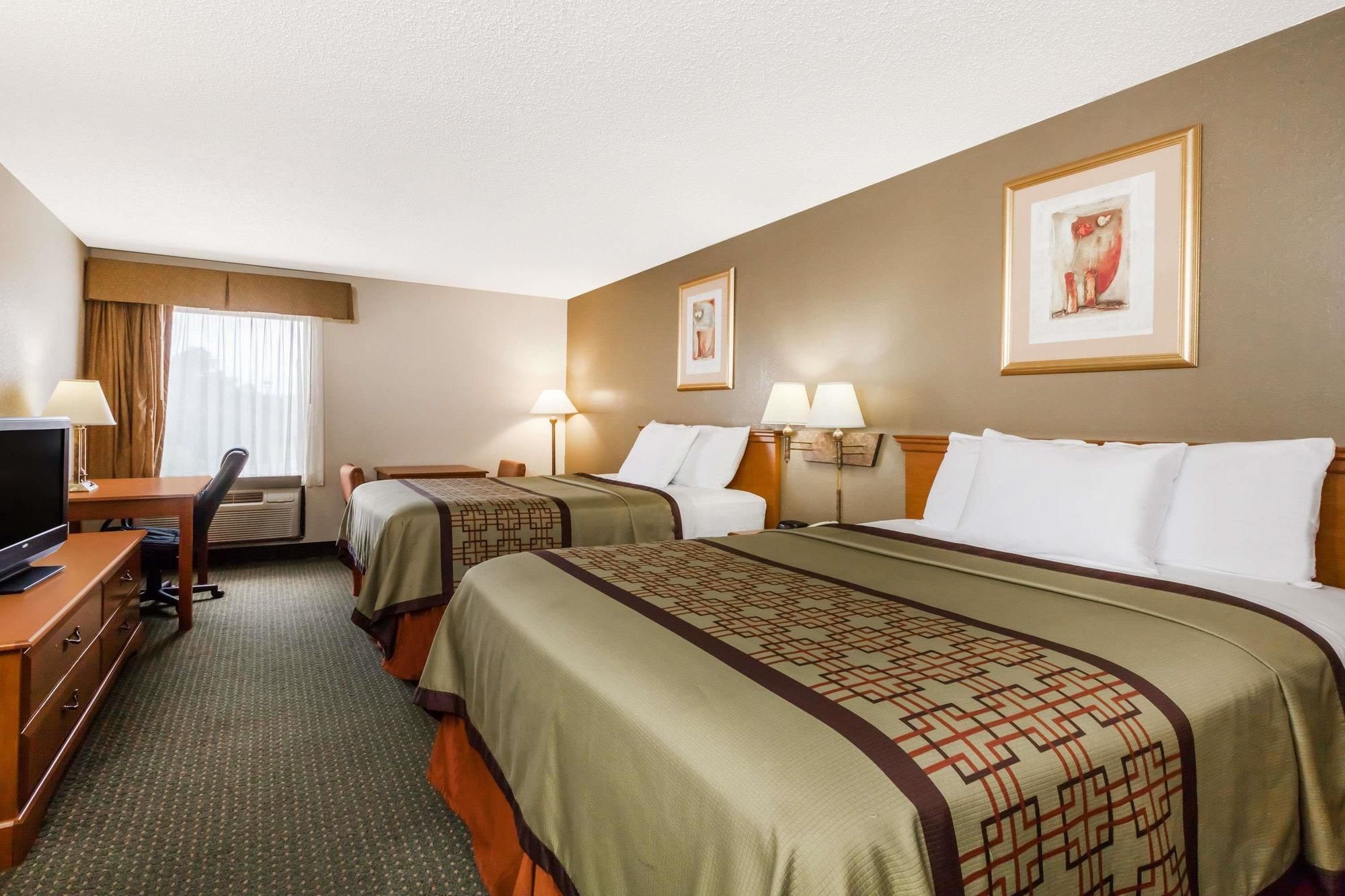 Days Inn & Suites by Wyndham New Iberia