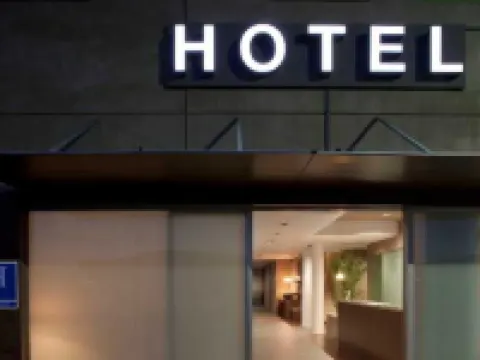 トラベロッジ マラガ エアポート マラガのホテル