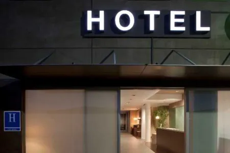 Travelodge Malaga Airport Отели рядом с достопримечательностью «Estación de Autobuses de Málaga»