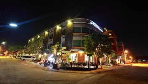 Seasons Riverside Hotel