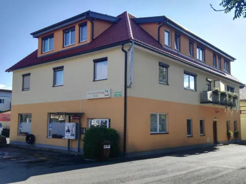 Ferienwohnungen Und Zimmer Yassi Hotels in Knittelfeld