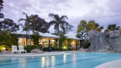 Nrma Treasure Island Holiday Resort Hotel a Labrador