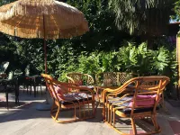 Hôtel Mademoiselle Hotel dekat Antibes-Juan les Pins Train Station