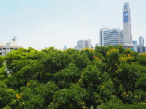 รอยัลวิวรีสอร์ท โรงแรมใกล้ประตูน้ำ