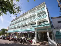 The Verandah Hotels near Monkey Trail