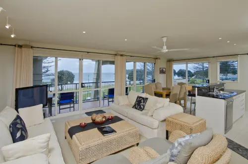 Pavilion Beachfront Apartments - parking
