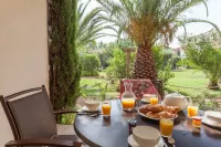 Résidence Pierre & Vacances le Hameau de la Pinède فنادق في Giens