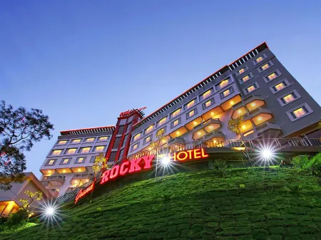 Grand Rocky Hotel Bukittinggi Отели в г. Sianok Anam Suku