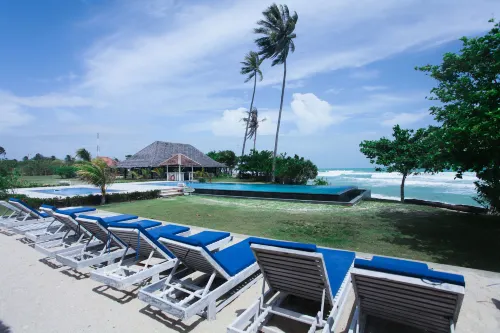 Trikora Beach Club and Resort فنادق في بنتان