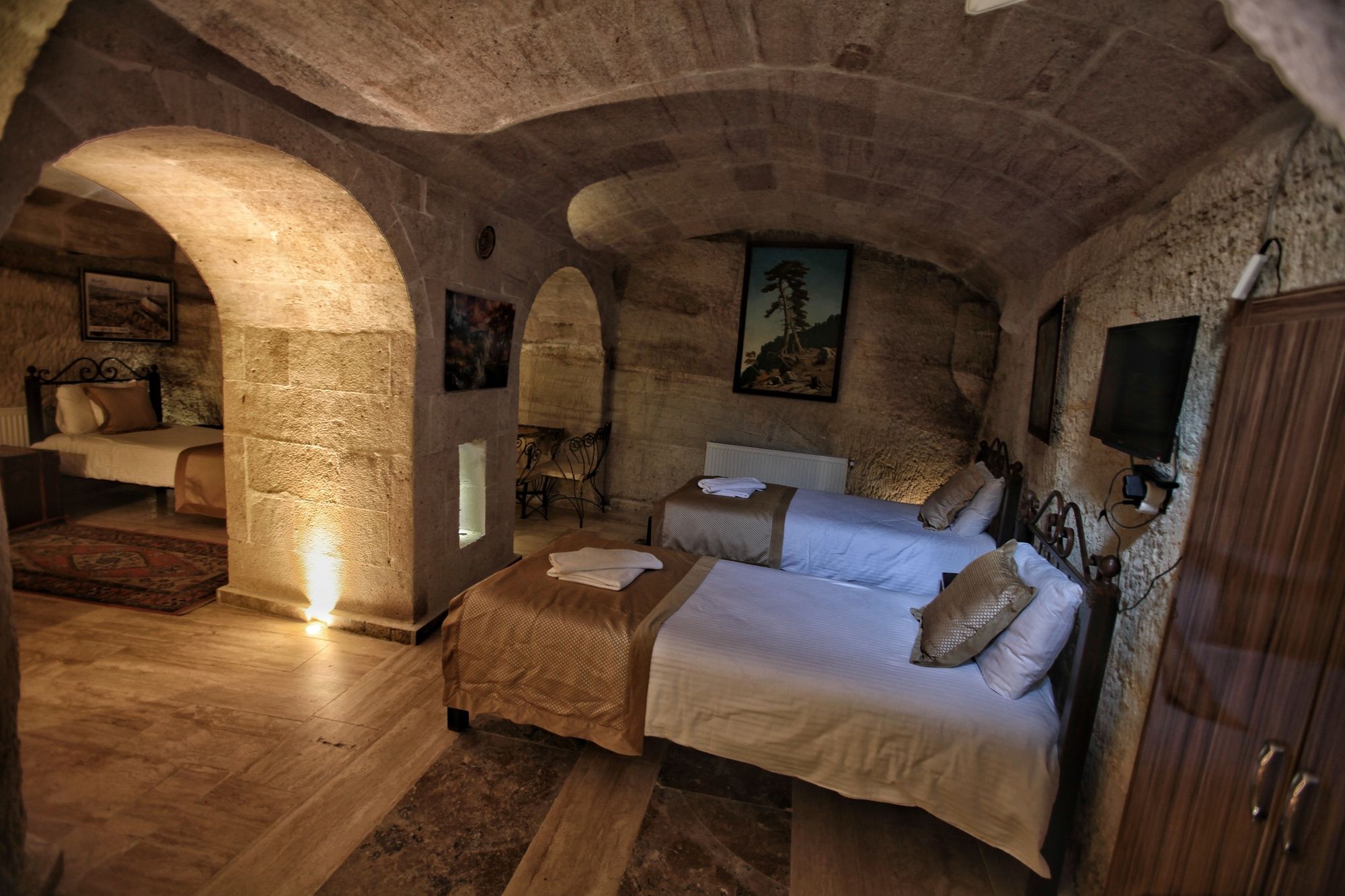 Emit Cave Hotel