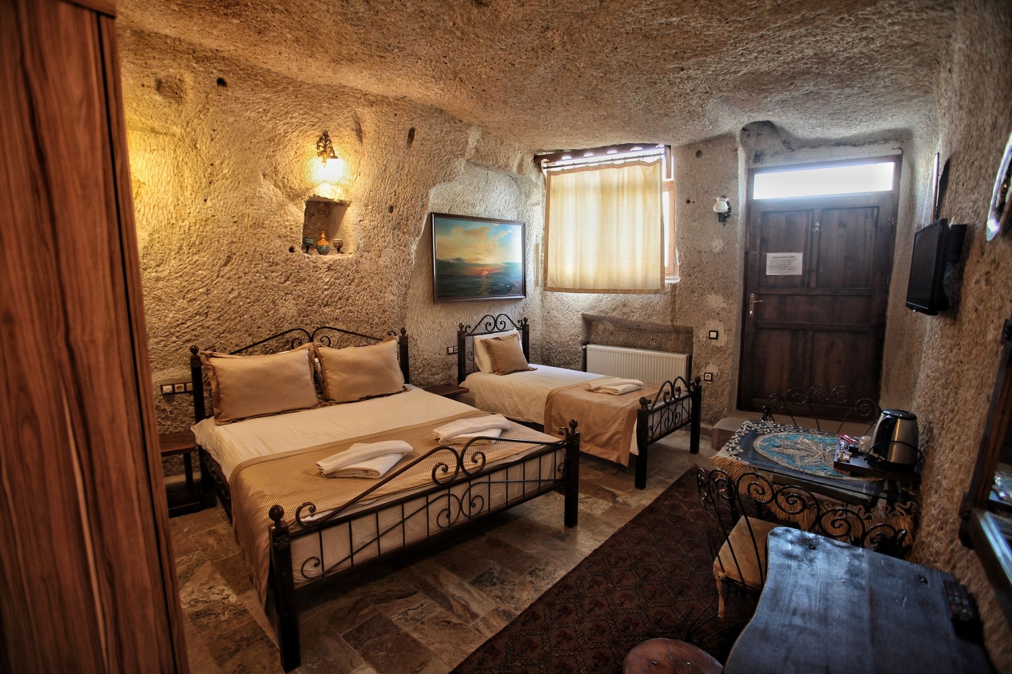 Emit Cave Hotel