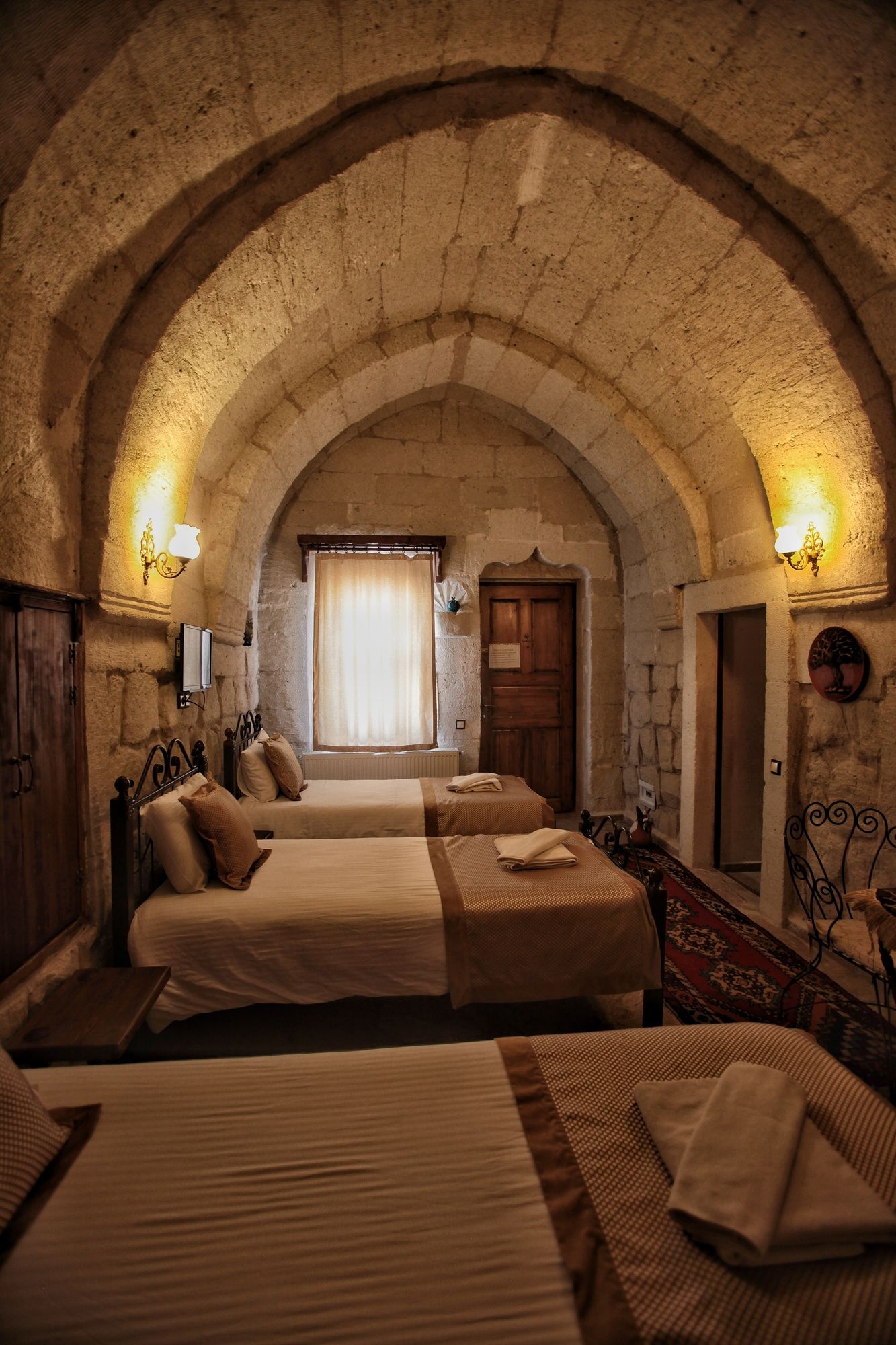 Emit Cave Hotel