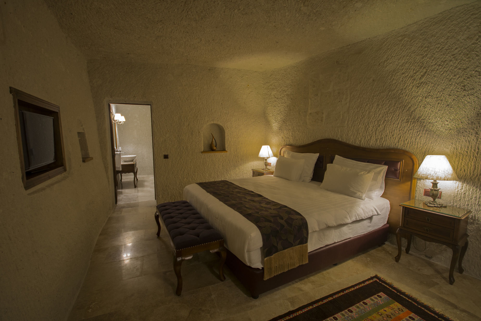 Artemis Cave Suites