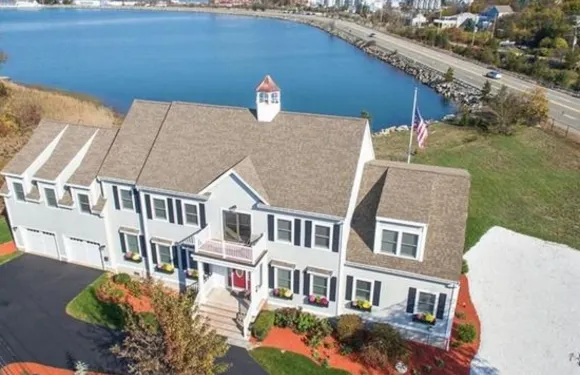 燈塔豪華海濱旅館