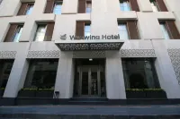 Waxwing Hotel Hotels near Habib-i Nejjar Mosque