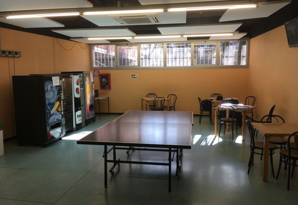 5. 하이 오스텔로 ..