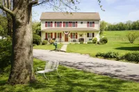 Red Cardinal Bed and Breakfast Hotels in South Middleton Township