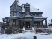 The Levi Deal Mansion Bed & Breakfast فنادق في Meyersdale