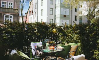 Lion Apartments - Bright Side - Housity