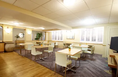 La Quinta Inn & Suites by Wyndham Coral Springs South Отели рядом с достопримечательностью «Парк Орчид»