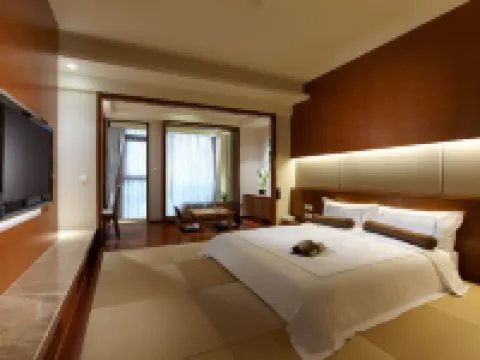 เอเวอร์กรีน รีสอร์ท โฮเต็ล เจียวซี โรงแรมในอี๋หลาน