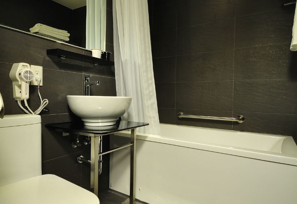 포워드 스위트 II 주변의 편리한 상업 지구