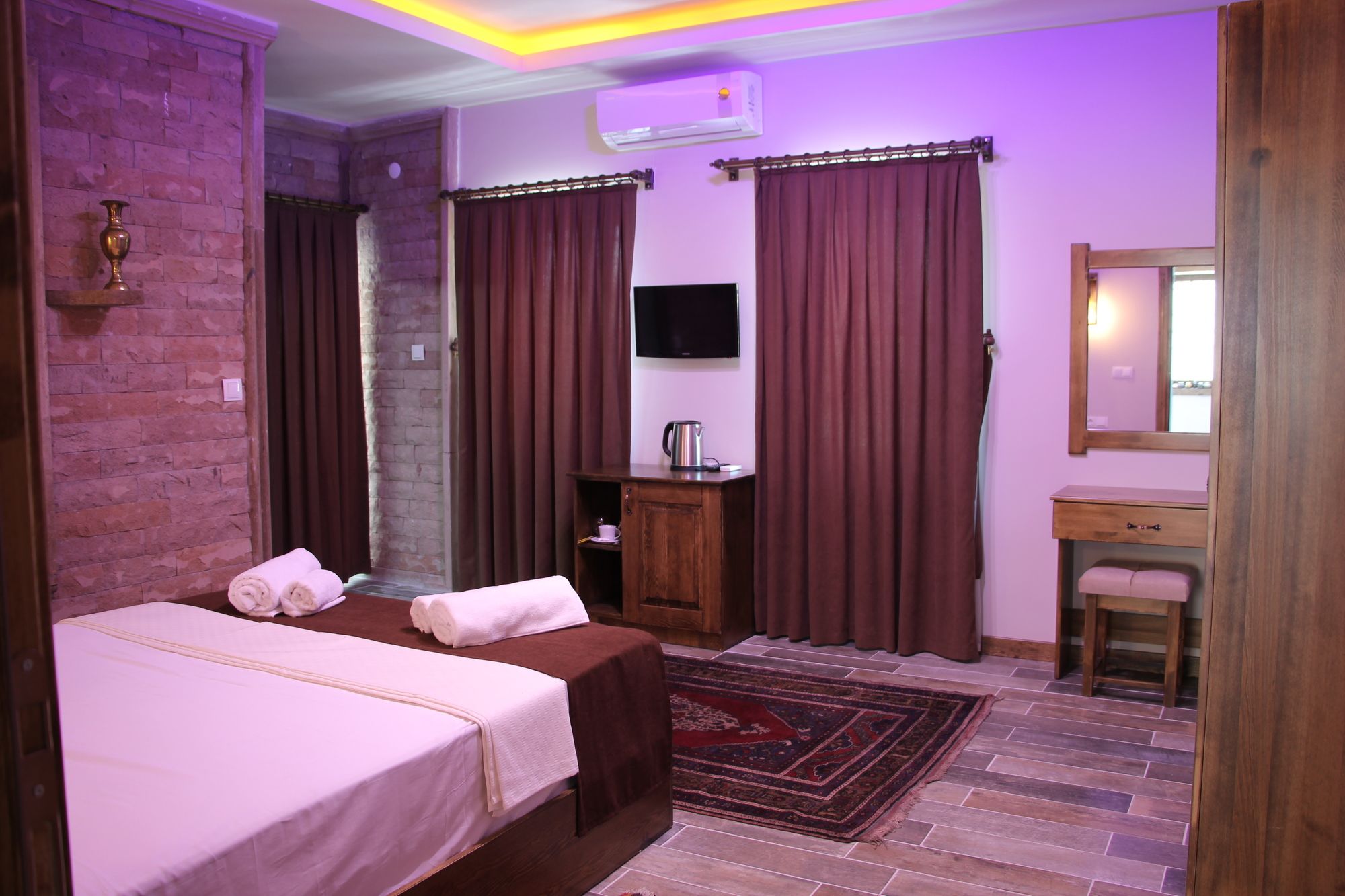 El Nazar Stone Suite