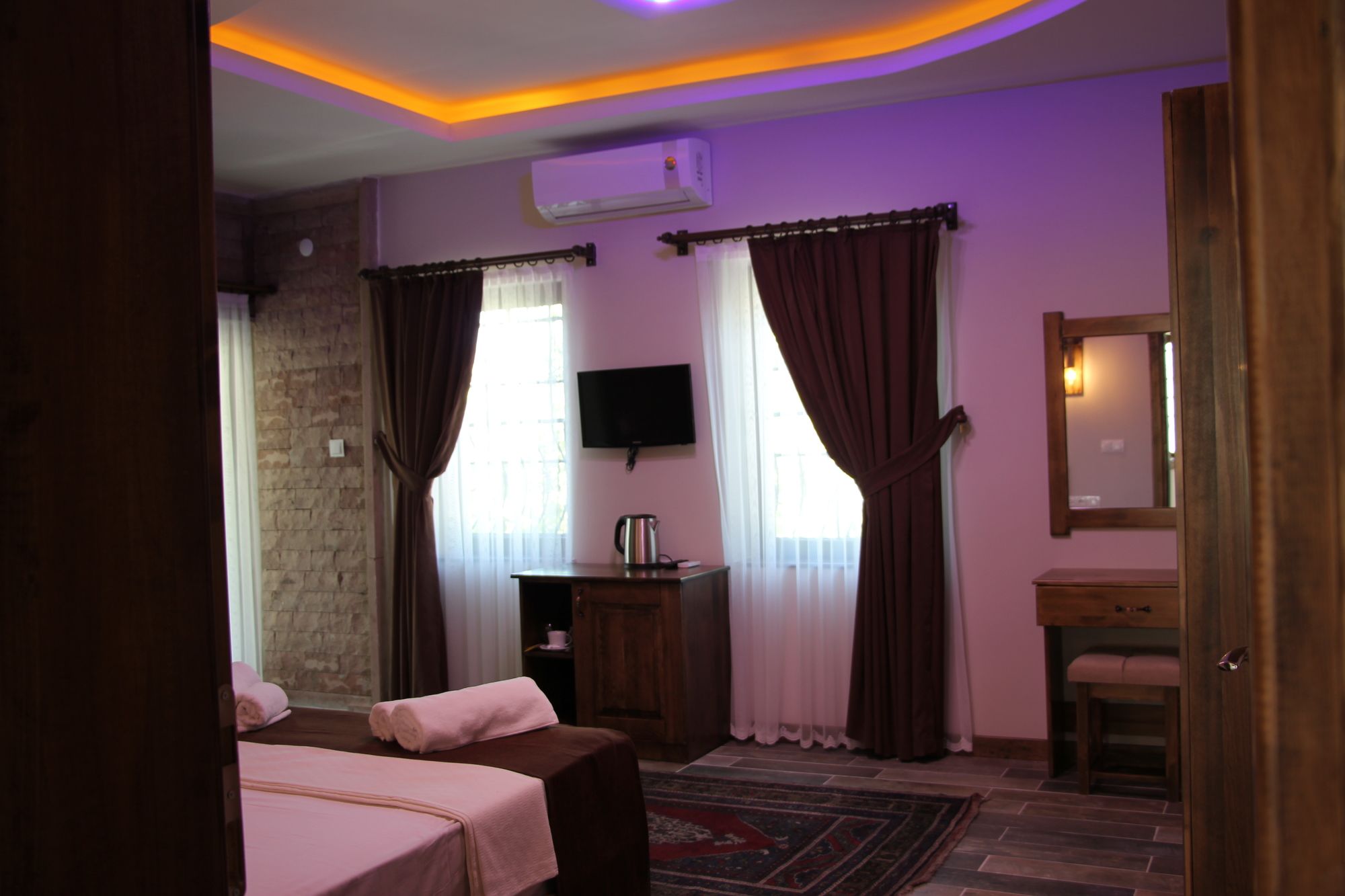 El Nazar Stone Suite