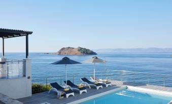 Eleia Seafront Rooms & Villas