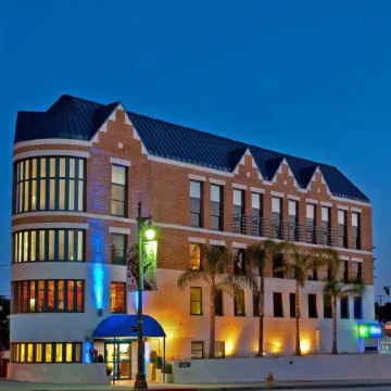Century Park Hotel La Отели рядом с достопримечательностью «Сенчури-Сити»