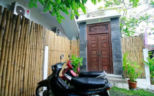 The Wayang Homestay Hotels in Mantrijeron