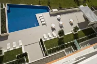 Kirra Surf Apartments - Ocean View