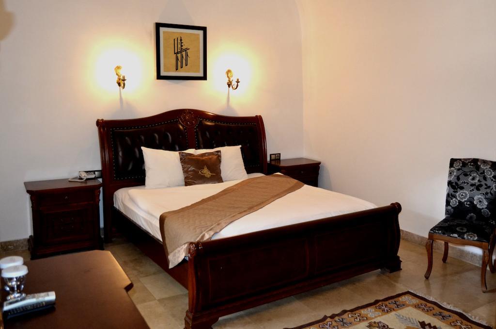 Cesme Kanuni Kervansaray Historical Hotel