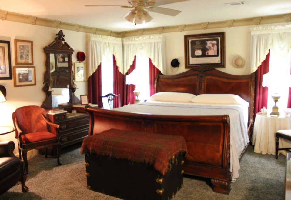 Red Bluff Cottage Bed & Breakfast - Housity