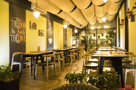 Just Sleep Kaohsiung Zhongzheng Отели рядом с достопримечательностью «Fengshan Chenghuang Temple»