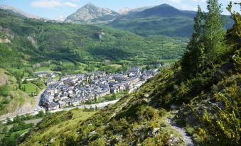 San Marsial Benasque Apartamentos y Hotel